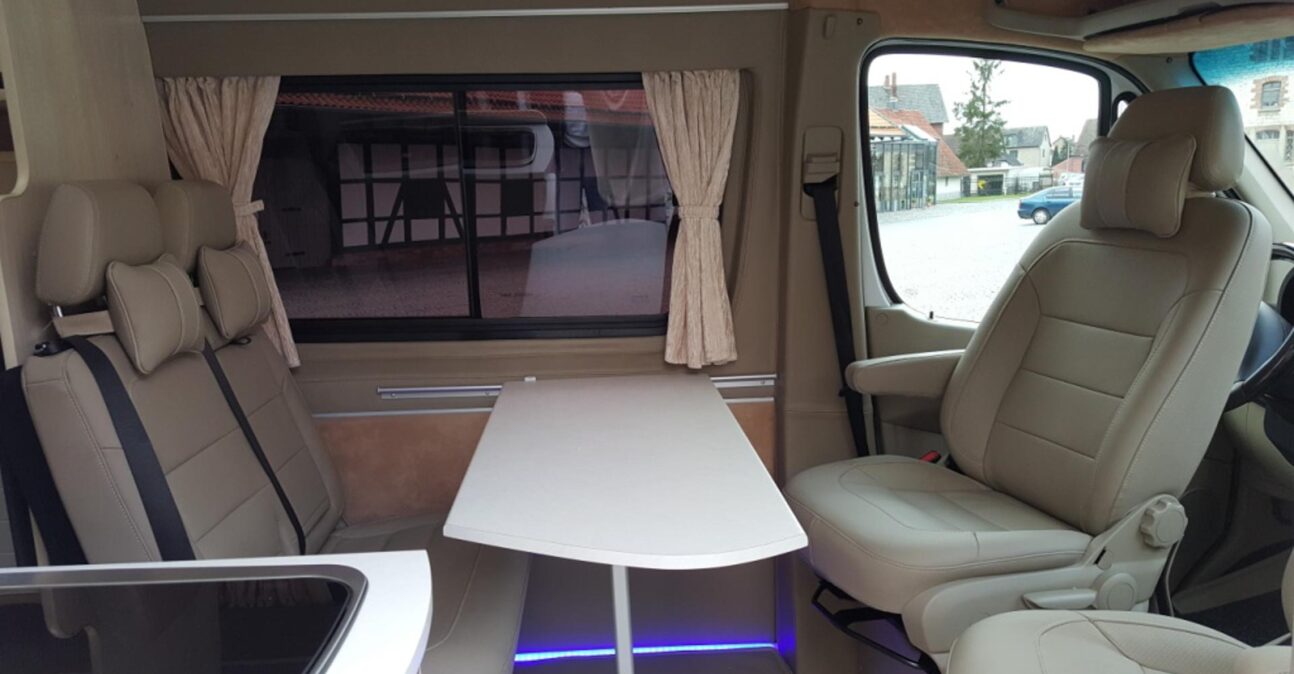 Heckansicht mit Staufächern